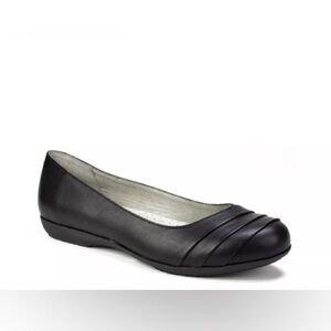 Cliffs By White Mountain Clara Flat in Black Faux Leather